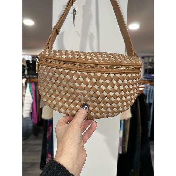 NWT Shiraleah Val Sling Bag Avara Riley Crossbody - Picture 2 of 9